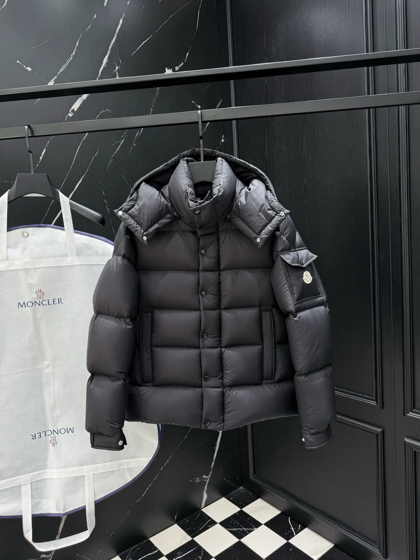𝗠𝗼𝗻𝗰𝗲𝗿｜ Hanovcrtan longue Saion ， ， 。 、 、 。 。 。 2️⃣ 90% ， ， Series 3️⃣ : 100% ; : 100% ， ， 。 4⃣️ Factory ， ， 5⃣️ Factory ， Quality ， 、QA Qc 。 ：Black Size：1-5